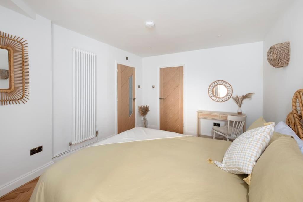 Spacious Apartment - 5 Minutes Walk To Bath Abbey Exterior photo