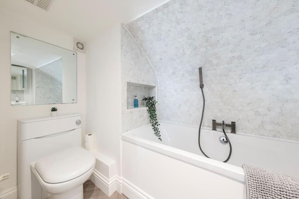 Spacious Apartment - 5 Minutes Walk To Bath Abbey Exterior photo